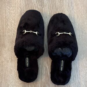 NWT Black Horsebit Slide Flat with Gold Detail